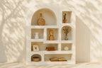 Le meuble en forme d'arche et de niche de Santorin