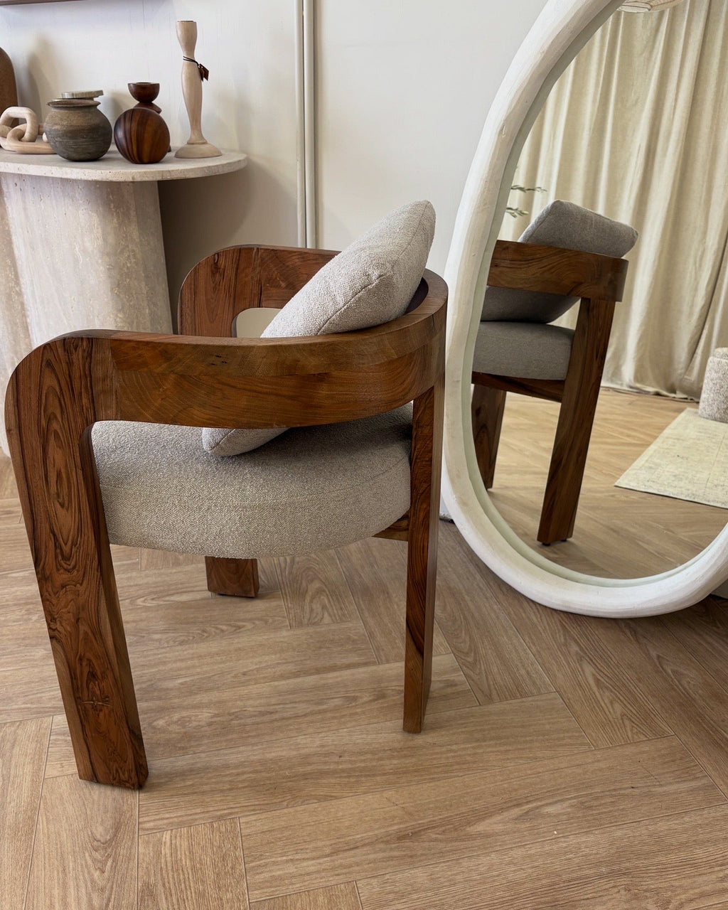 Chaise en bois de noyer INES